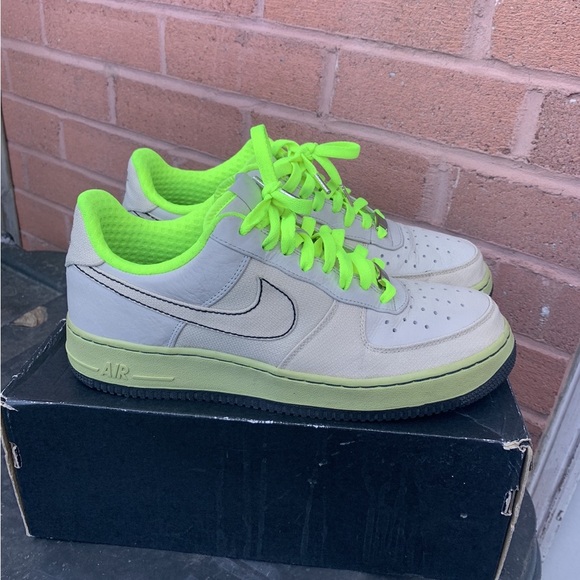Nike Air Force One Low “Neon / Light Bone”
Size 9 - Picture 1 of 7